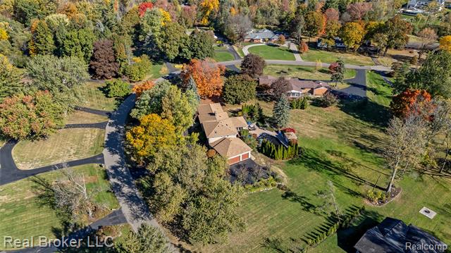 Builiding view forty three for 7357 W Greenwich, Bloomfield Hills, MI. 48301