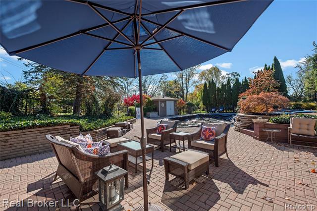 Builiding view forty for 7357 W Greenwich, Bloomfield Hills, MI. 48301