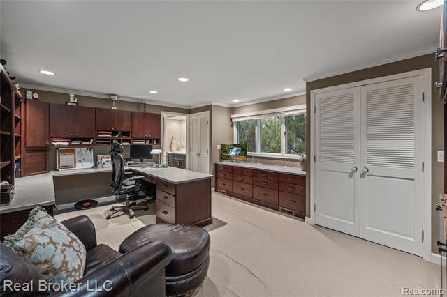 Builiding view nineteen for 7357 W Greenwich, Bloomfield Hills, MI. 48301