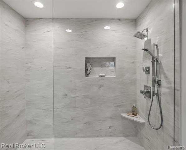 Builiding view seventeen for 7357 W Greenwich, Bloomfield Hills, MI. 48301