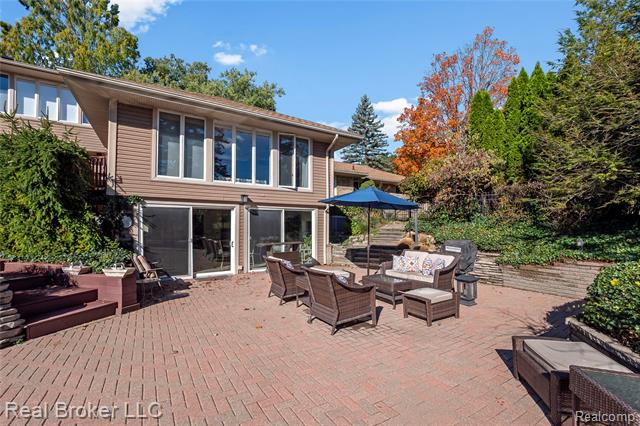 Builiding view thirty eight for 7357 W Greenwich, Bloomfield Hills, MI. 48301