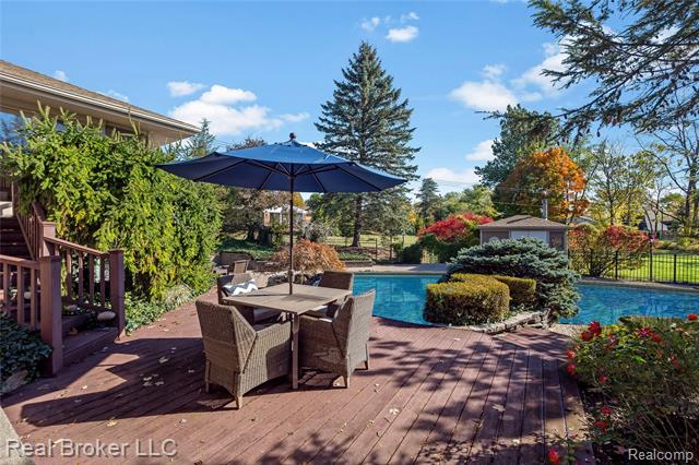 Builiding view thirty four for 7357 W Greenwich, Bloomfield Hills, MI. 48301