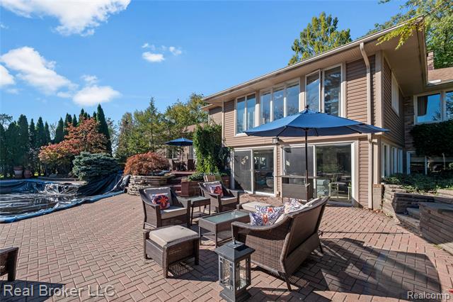 Builiding view thirty nine for 7357 W Greenwich, Bloomfield Hills, MI. 48301