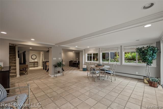 Builiding view thirty two for 7357 W Greenwich, Bloomfield Hills, MI. 48301