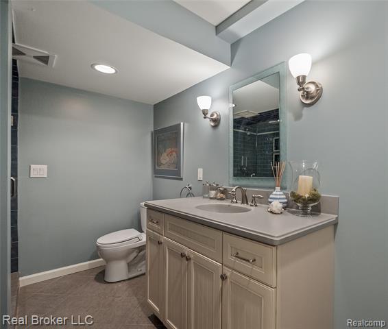 Builiding view thirty for 7357 W Greenwich, Bloomfield Hills, MI. 48301