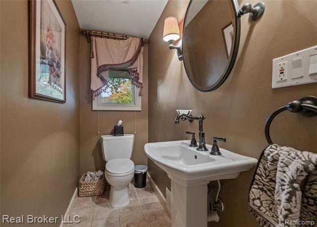 Builiding view twenty five for 7357 W Greenwich, Bloomfield Hills, MI. 48301