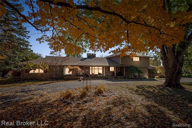 front view for 7357 W Greenwich Dr, Bloomfield Hills, Mi. 48301