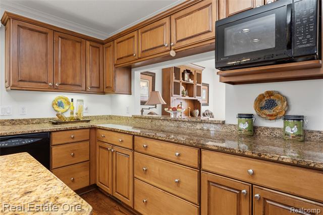 Builiding view fifteen for 7026 Daventry Woods, West Bloomfield, MI. 48322