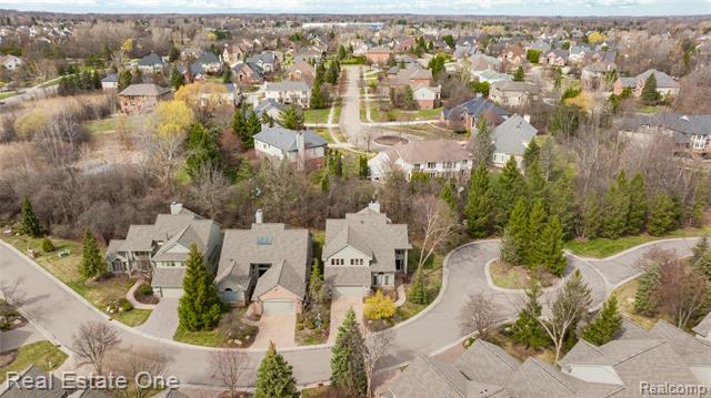 Builiding view fifty eight for 7026 Daventry Woods, West Bloomfield, MI. 48322