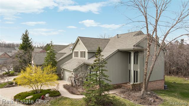 Builiding view fifty five for 7026 Daventry Woods, West Bloomfield, MI. 48322