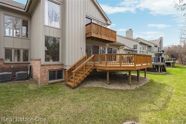 Builiding view fifty three for 7026 Daventry Woods, West Bloomfield, MI. 48322