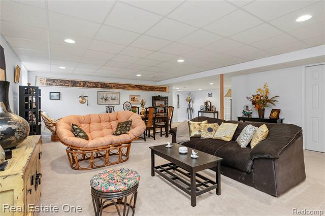 Builiding view forty seven for 7026 Daventry Woods, West Bloomfield, MI. 48322