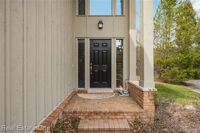 Builiding view four for 7026 Daventry Woods, West Bloomfield, MI. 48322