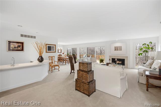 Builiding view seven for 7026 Daventry Woods, West Bloomfield, MI. 48322