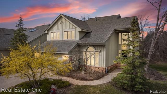 Builiding view sixty two for 7026 Daventry Woods, West Bloomfield, MI. 48322