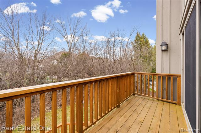 Builiding view thirty four for 7026 Daventry Woods, West Bloomfield, MI. 48322