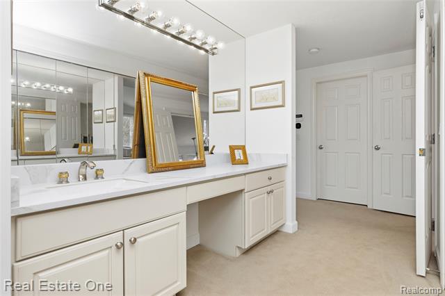 Builiding view thirty for 7026 Daventry Woods, West Bloomfield, MI. 48322