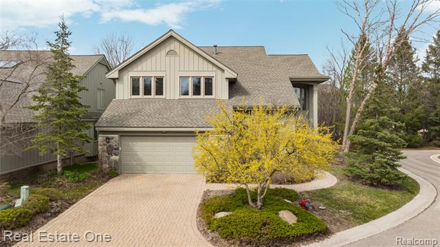 Builiding view three for 7026 Daventry Woods, West Bloomfield, MI. 48322