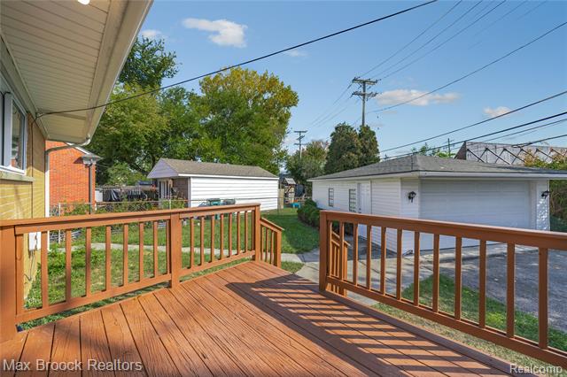 Builiding view forty for 1544 Sheffield, Birmingham, MI. 48009