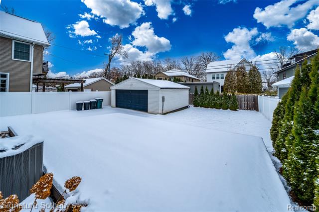 Builiding view thirty for 1828 Henrietta, Birmingham, MI. 48009