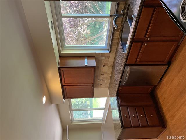 Builiding view thirty one for 7096 Riverstone, West Bloomfield, MI. 48322