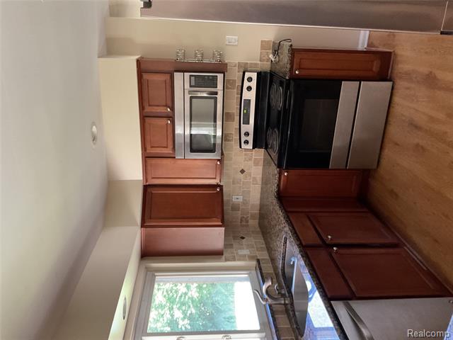 Builiding view twenty eight for 7096 Riverstone, West Bloomfield, MI. 48322