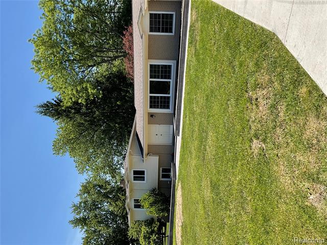 front view for 7096 Riverstone Rd, West Bloomfield, Mi. 48322