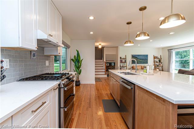 Builiding view eighteen for 7093 Stonebrook, West Bloomfield, MI. 48322