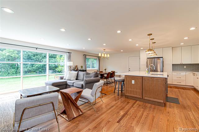 Builiding view eleven for 7093 Stonebrook, West Bloomfield, MI. 48322