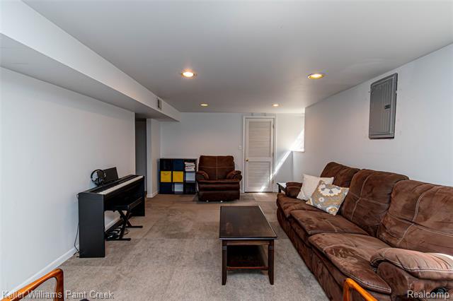 Builiding view fifty eight for 7093 Stonebrook, West Bloomfield, MI. 48322