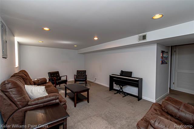 Builiding view fifty seven for 7093 Stonebrook, West Bloomfield, MI. 48322