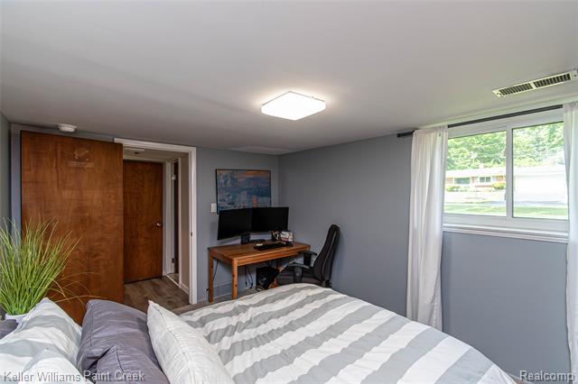 Builiding view fifty two for 7093 Stonebrook, West Bloomfield, MI. 48322