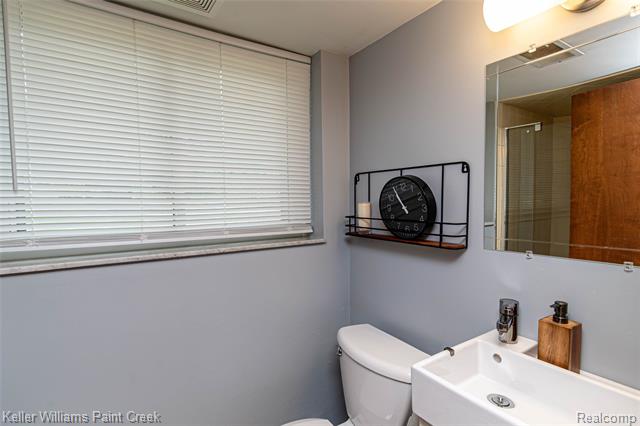 Builiding view forty nine for 7093 Stonebrook, West Bloomfield, MI. 48322
