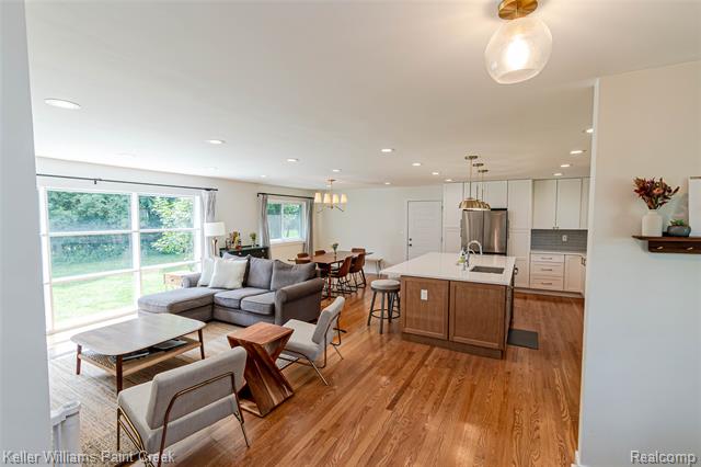 Builiding view forty three for 7093 Stonebrook, West Bloomfield, MI. 48322