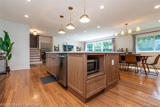 Builiding view nineteen for 7093 Stonebrook, West Bloomfield, MI. 48322