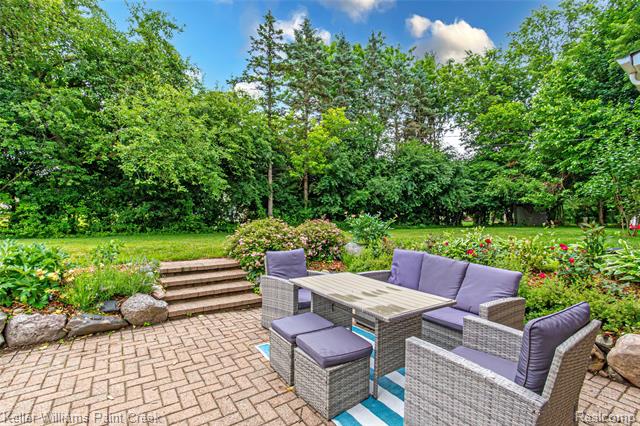 Builiding view seven for 7093 Stonebrook, West Bloomfield, MI. 48322