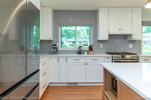 Builiding view sixteen for 7093 Stonebrook, West Bloomfield, MI. 48322