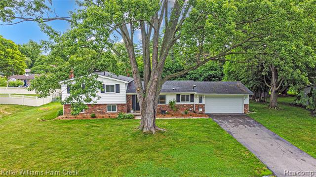 Builiding view sixty three for 7093 Stonebrook, West Bloomfield, MI. 48322