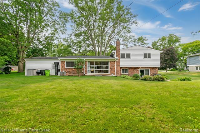 Builiding view three for 7093 Stonebrook, West Bloomfield, MI. 48322
