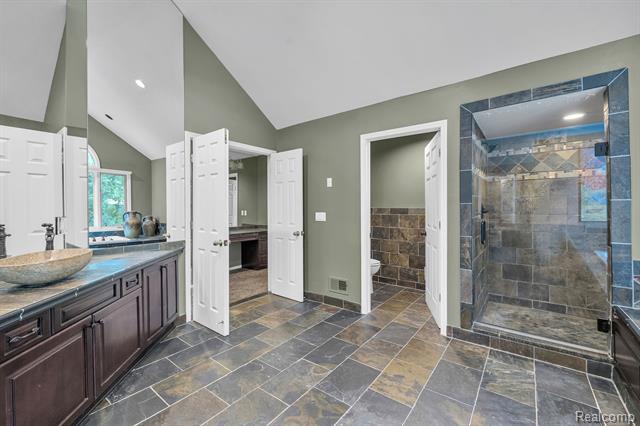 Builiding view fifty nine for 7061 Trailway, West Bloomfield, MI. 48322