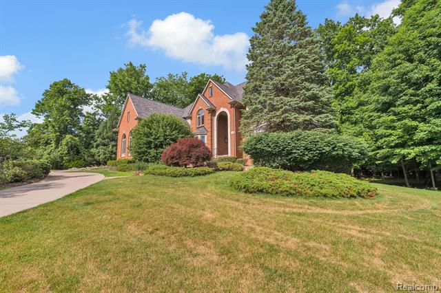 Builiding view one for 7061 Trailway, West Bloomfield, MI. 48322