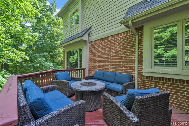 Builiding view seventy five for 7061 Trailway, West Bloomfield, MI. 48322