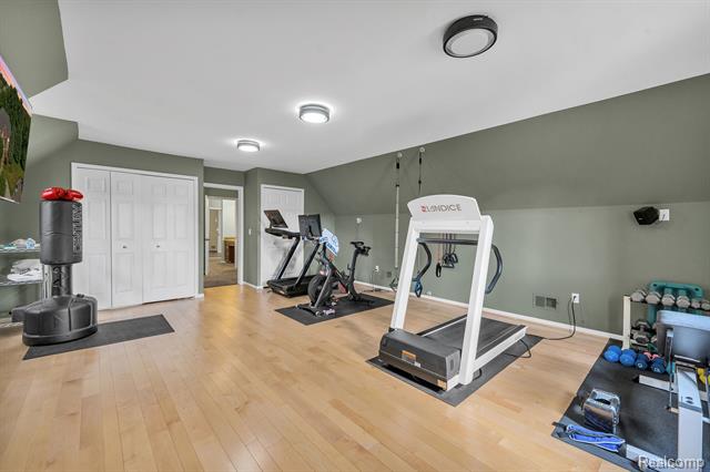 Builiding view sixty three for 7061 Trailway, West Bloomfield, MI. 48322