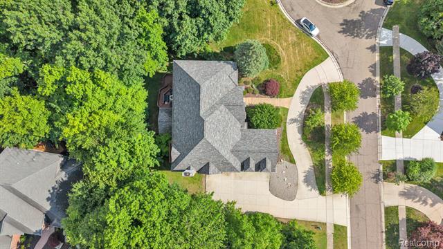 Builiding view ten for 7061 Trailway, West Bloomfield, MI. 48322