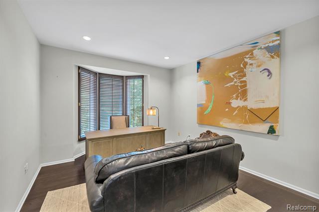 Builiding view thirty five for 7061 Trailway, West Bloomfield, MI. 48322