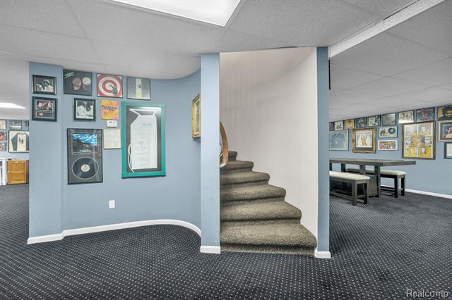 Builiding view thirty seven for 7061 Trailway, West Bloomfield, MI. 48322