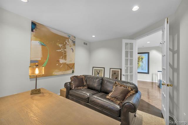 Builiding view thirty six for 7061 Trailway, West Bloomfield, MI. 48322