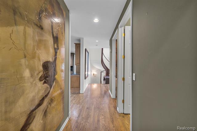 Builiding view thirty for 7061 Trailway, West Bloomfield, MI. 48322