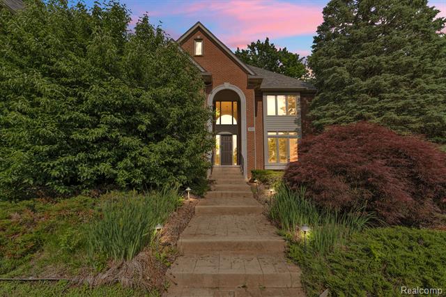 Builiding view three for 7061 Trailway, West Bloomfield, MI. 48322