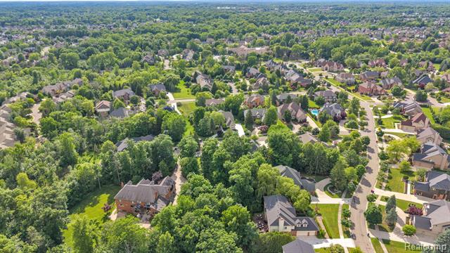 Builiding view twelve for 7061 Trailway, West Bloomfield, MI. 48322